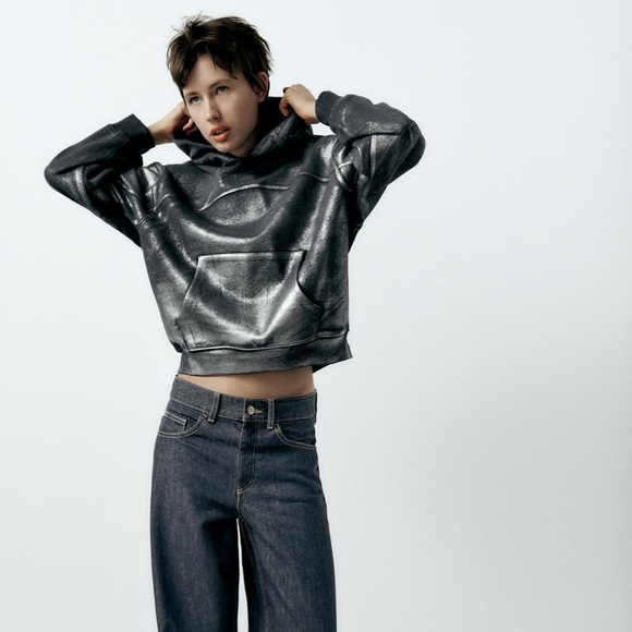 Zara BLACK AND SILVER METALLIC HOODIE SWEATSHIRT 
Long sleeve  blogg favorite - Picture 1 of 12